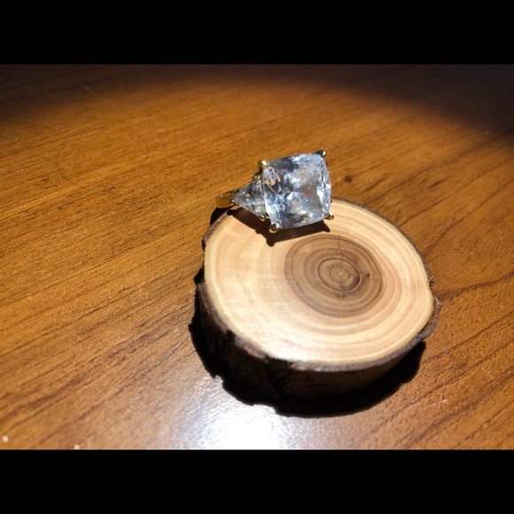 Whitney Houston engagement ring replica - Picture 2 of 3